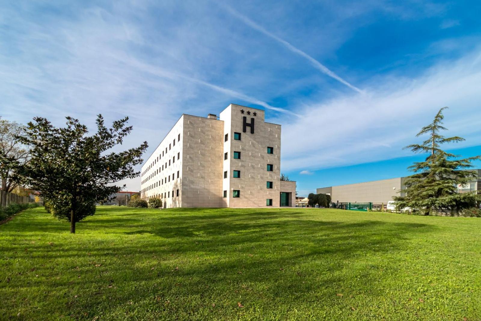 Hotel Puerta 3*